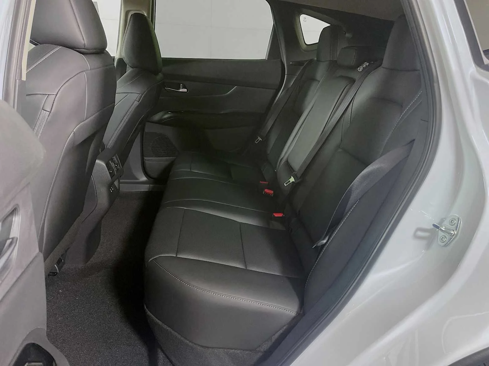 New 2026 Everest White Pearl TriCoat Nissan SL image 5