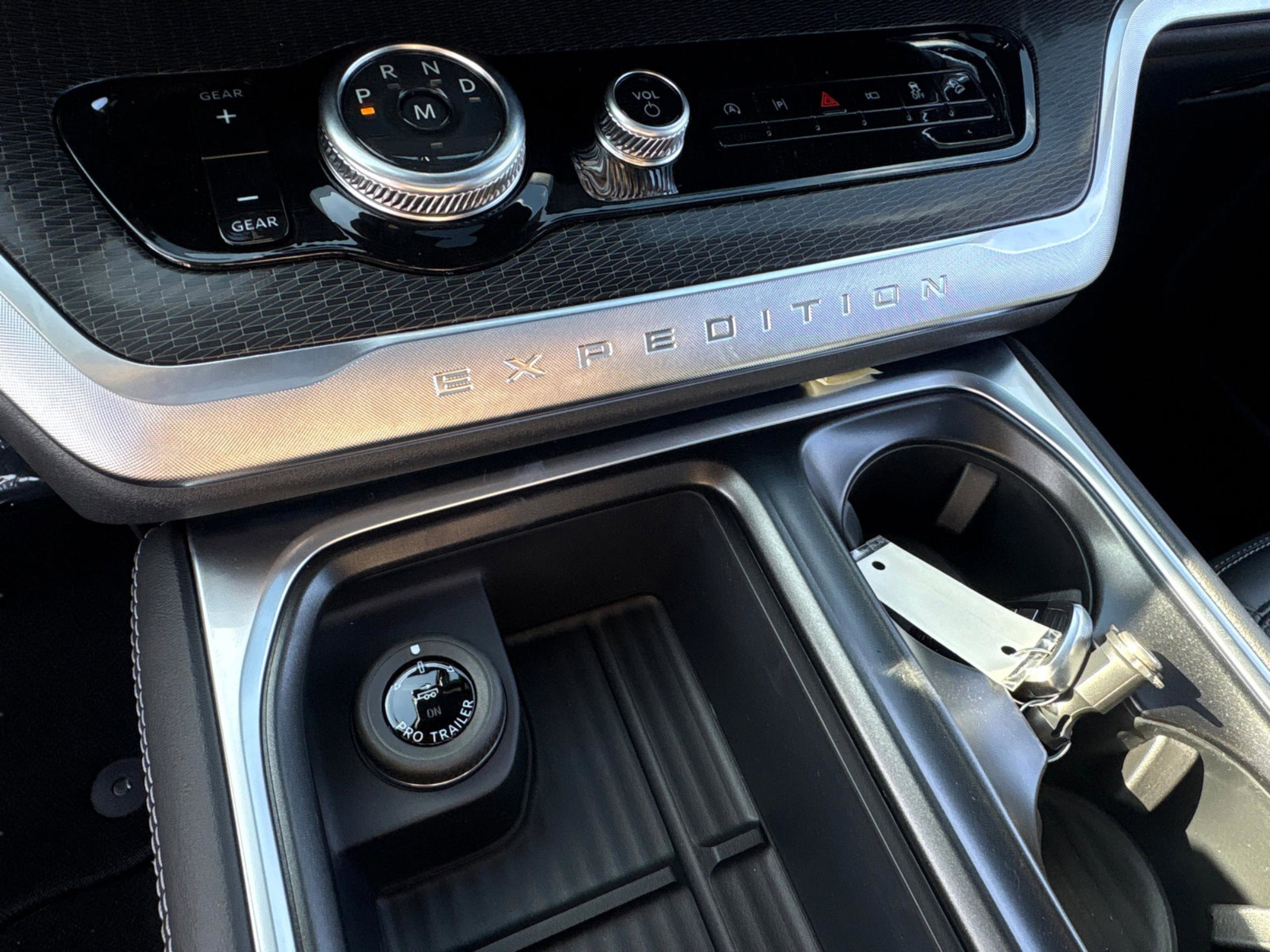 New 2026 Star White Metallic Tri-Coat Ford MAX Platinum® image 27