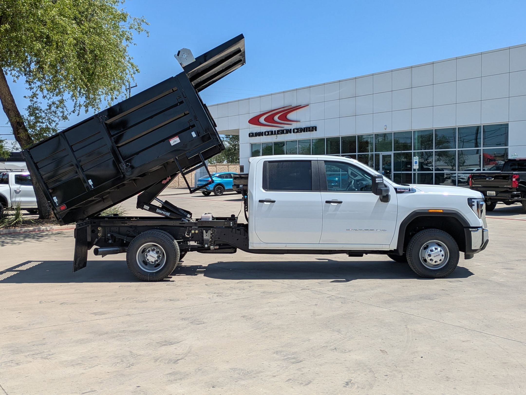 2025 GMC Sierra 3500HD Pro - Photo 5