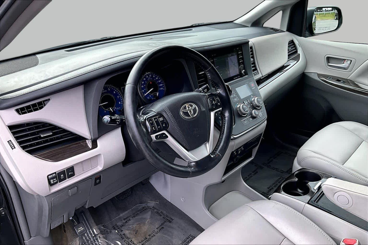 Used 2018 Midnight Black Metallic Toyota XLE image 15