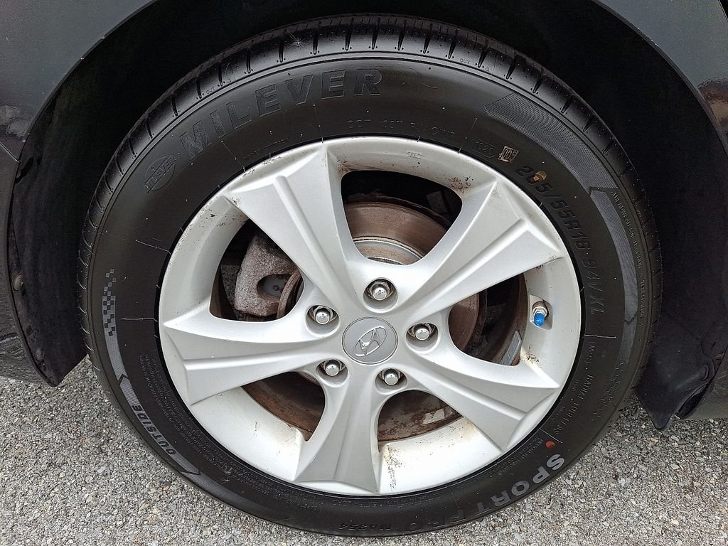 Used 2016 Black Hyundai Value Edition image 7