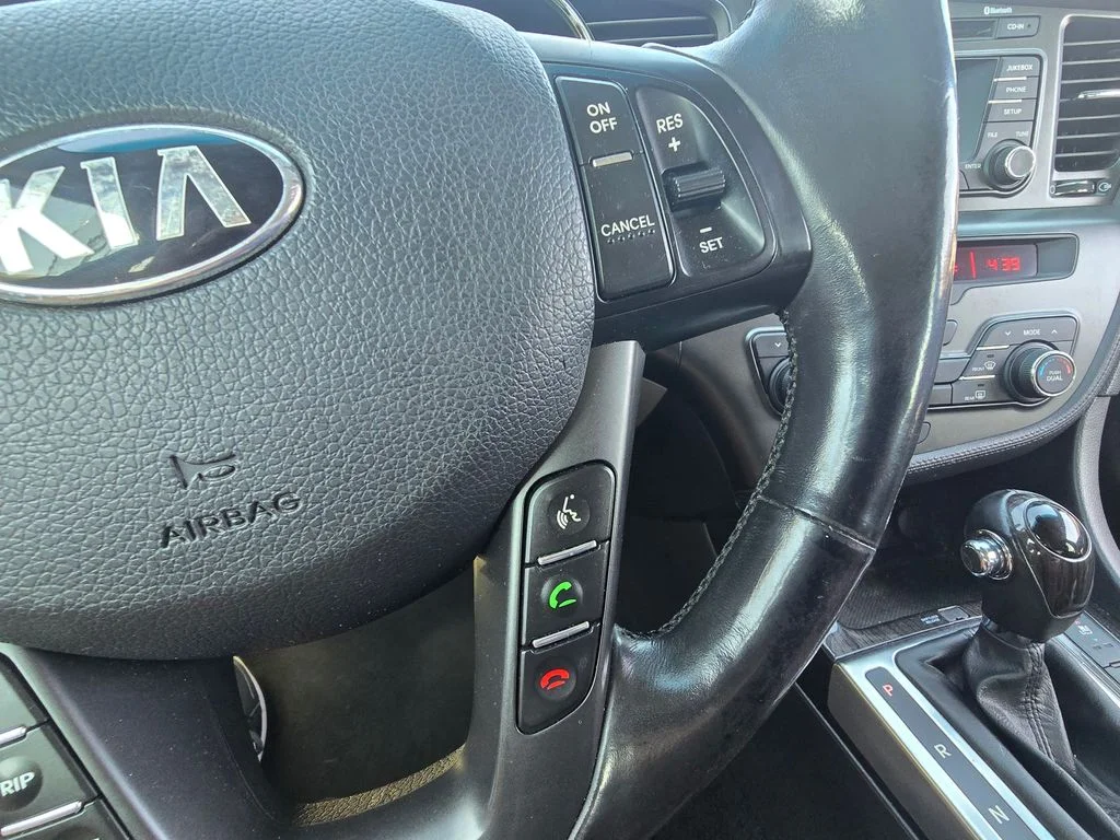 Used 2013 Silver Kia EX image 26