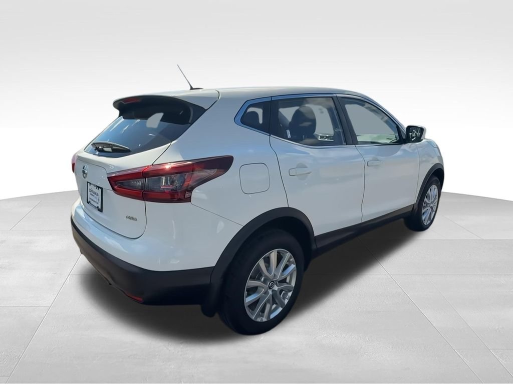 Used 2021 White Nissan S image 8