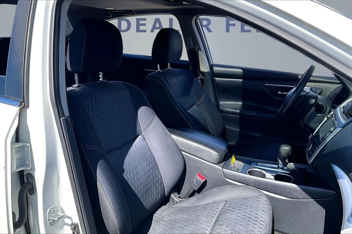 Used 2016 White Nissan 2.5 SV image 29