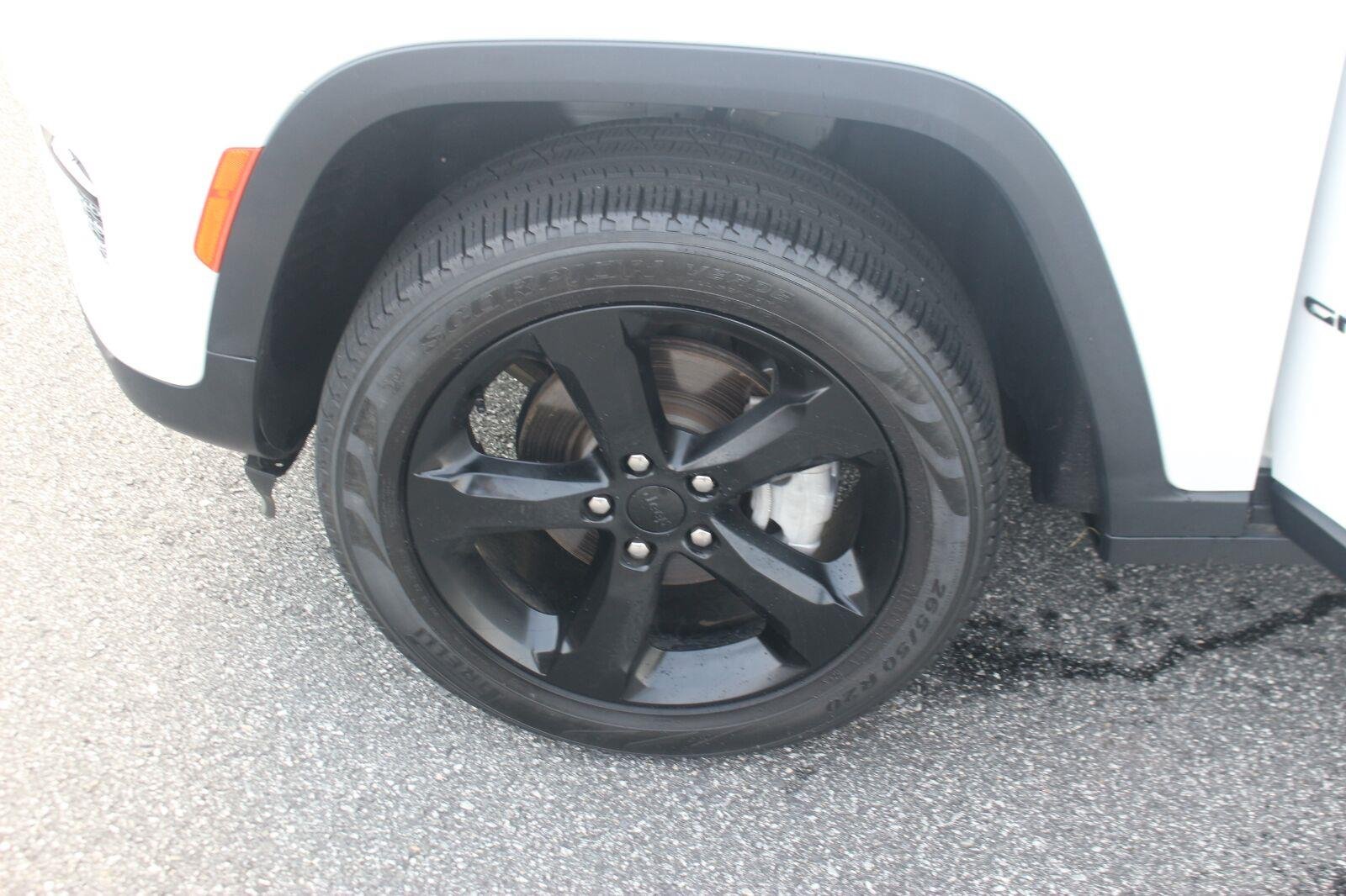 Used 2024 White Jeep Limited image 36