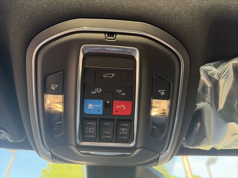 New 2026 High Gloss Black Exterior Paint Jeep Limited Reserve image 30