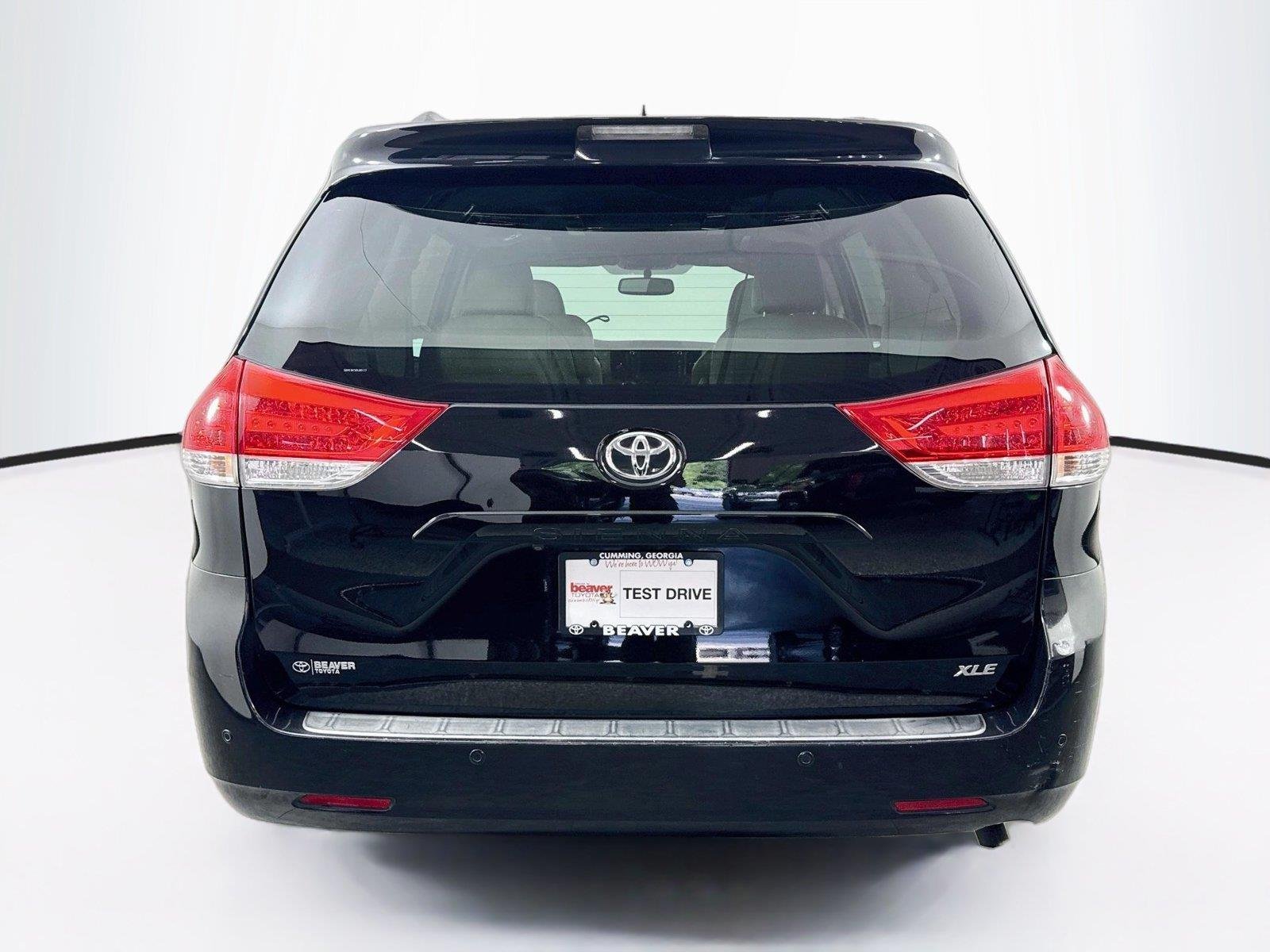 Used 2013 Black Toyota XLE image 12