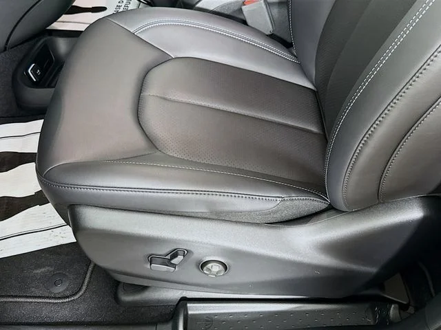 2027 Chrysler Pacifica Select - Photo 18