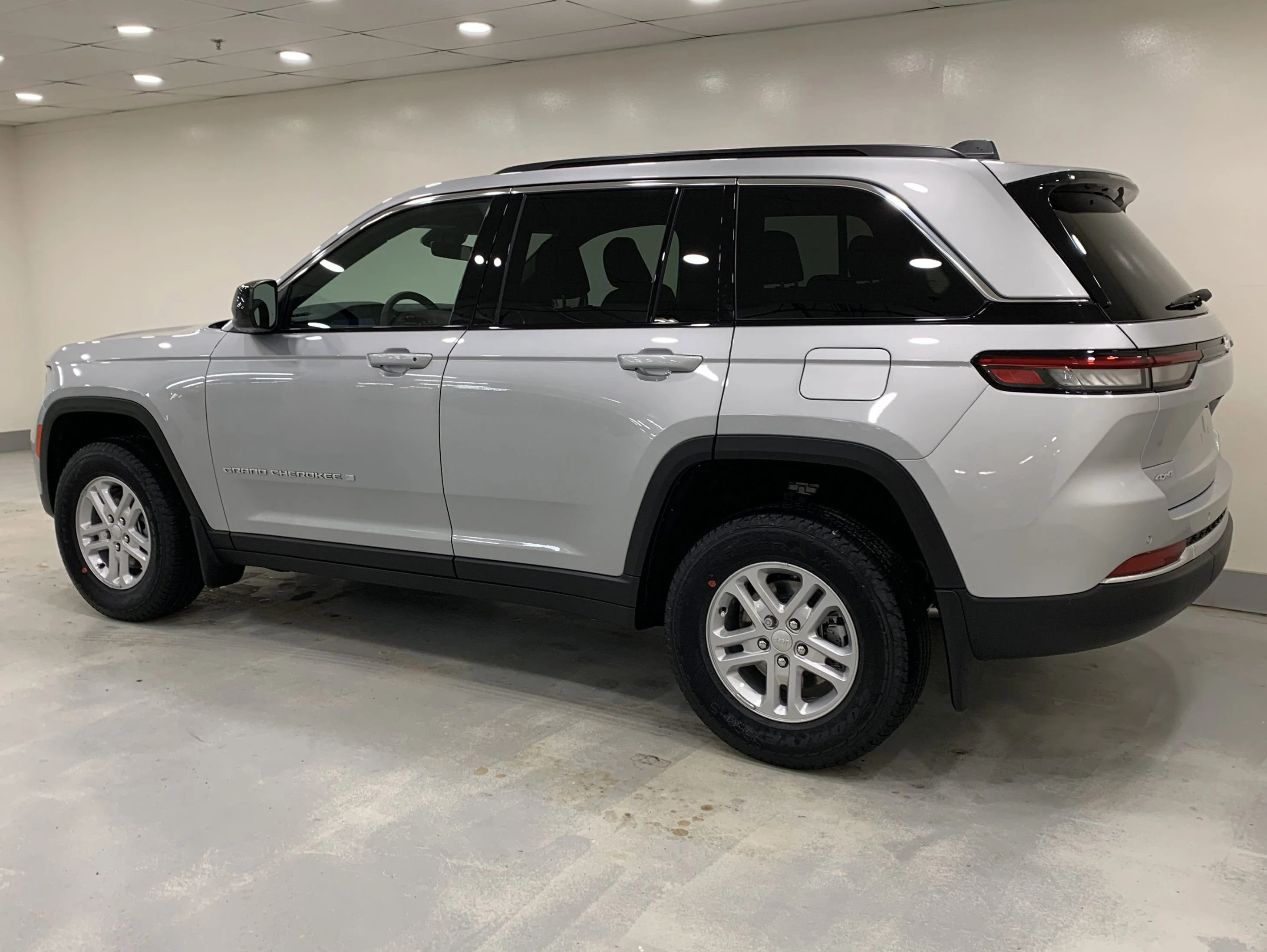 New 2025 Silver Zynith Jeep Laredo image 3