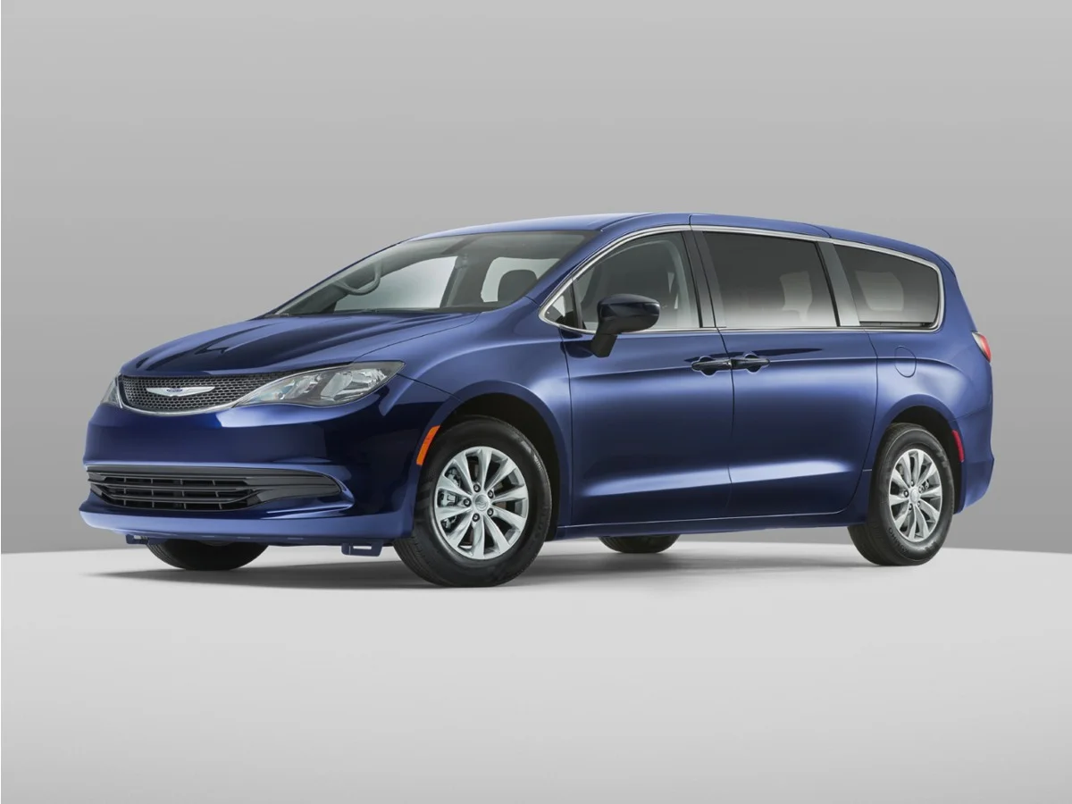 2020 Chrysler Voyager L's photo
