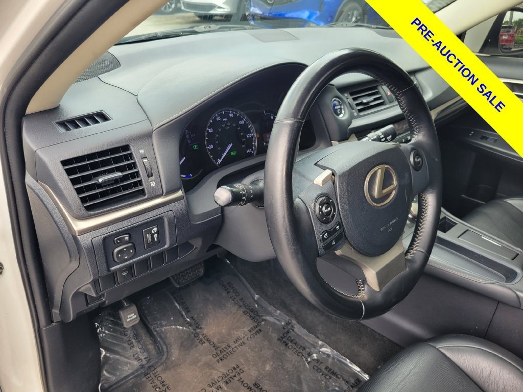 Used 2017 White Lexus 200h image 14