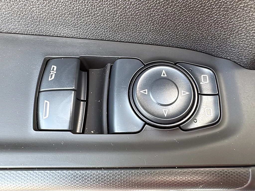 Used 2025 Summit White Chevrolet  image 29