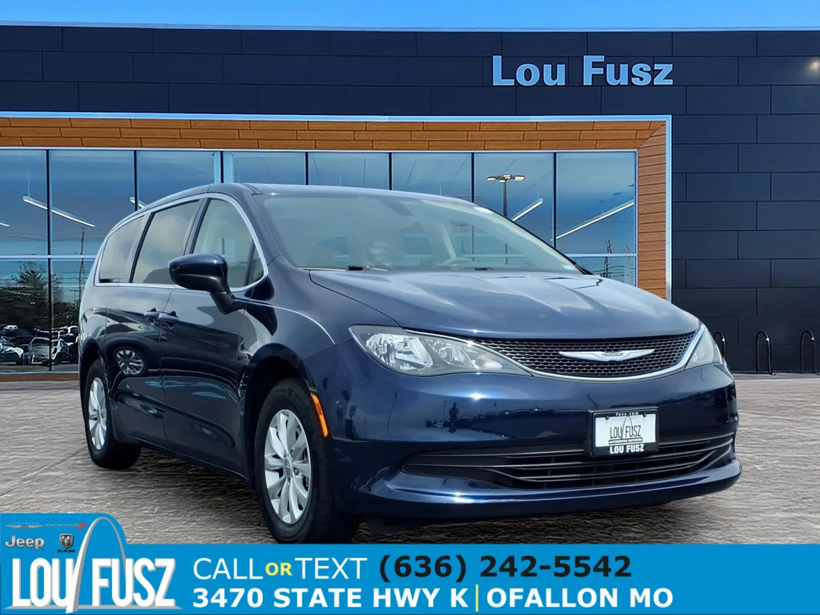 2017 Chrysler Pacifica Touring's photo