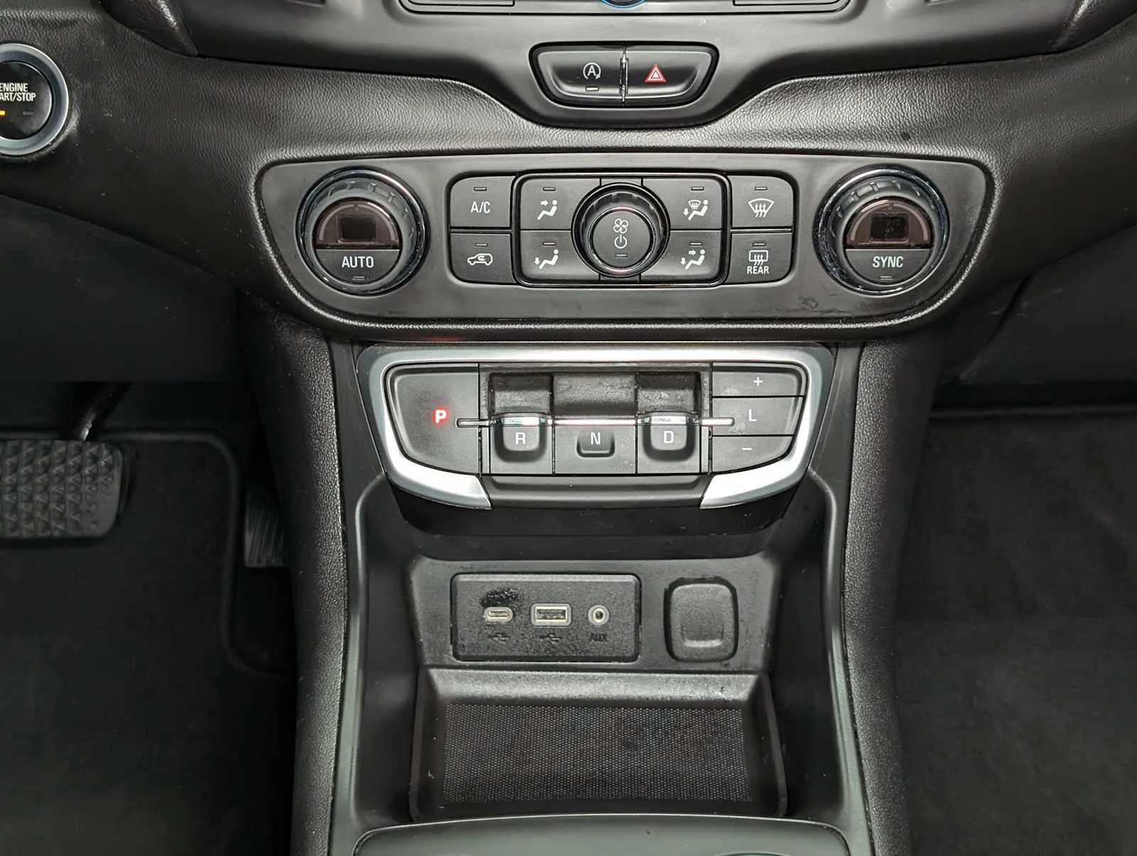 Used 2022 Ebony Twilight Metallic GMC SLE image 20