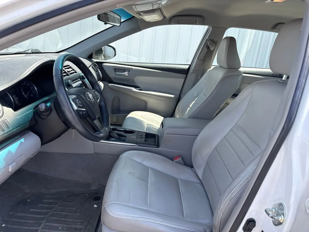 Used 2016 White Toyota XLE image 12
