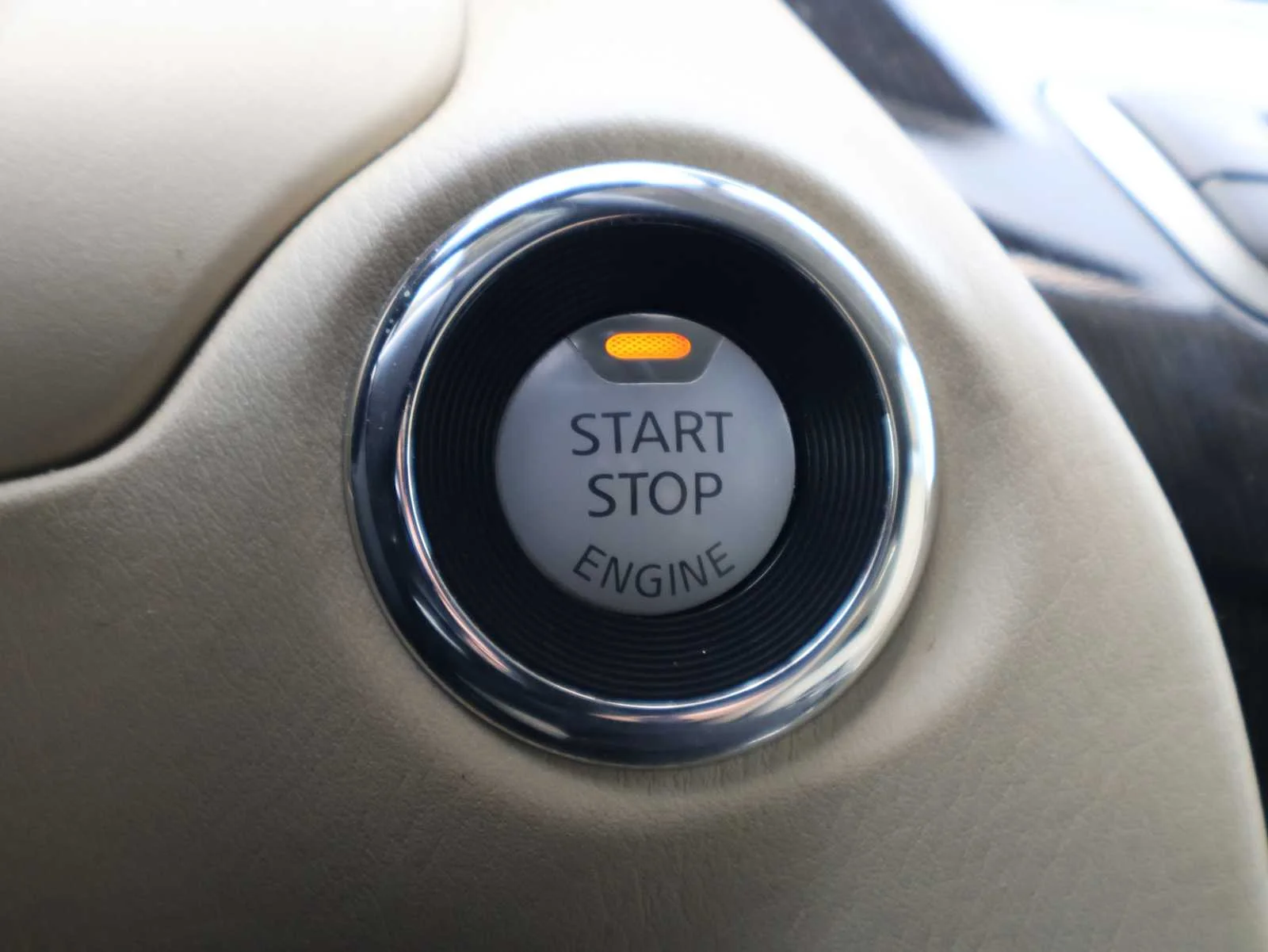 Used 2019 Majestic White INFINITI LUXE image 22