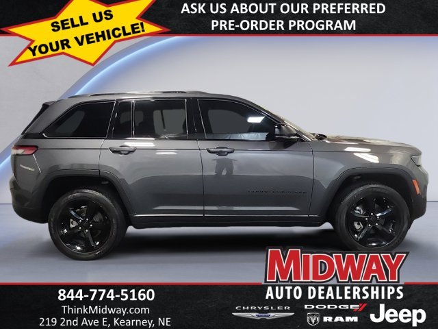 Used 2025 Gray Jeep Altitude X image 6