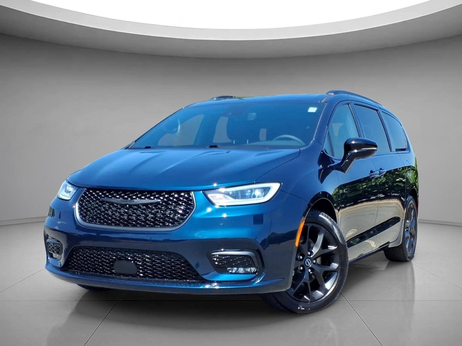 2025 Chrysler Pacifica Limited's photo