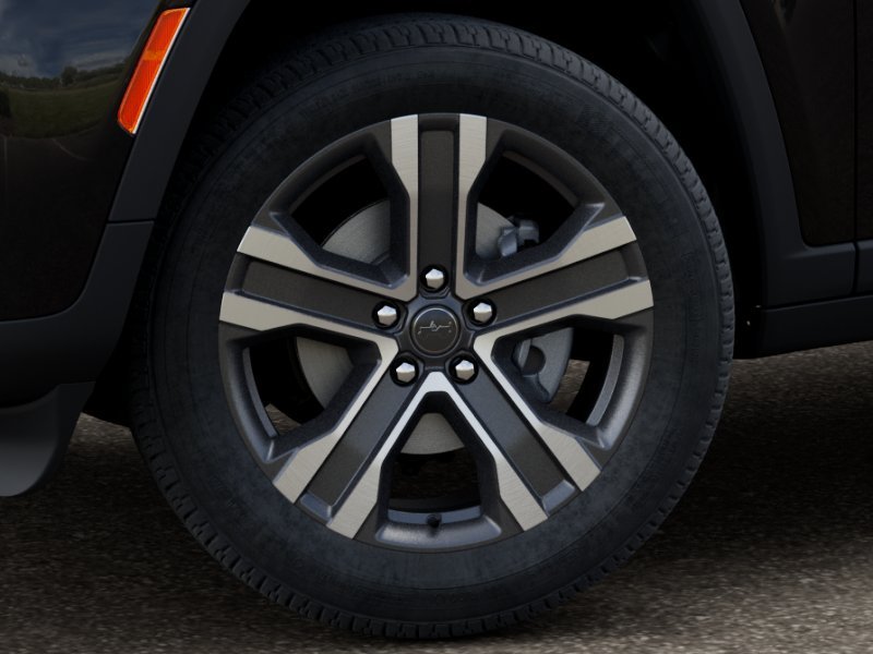 New 2027 High-Gloss Black Paint Jeep Limited image 4