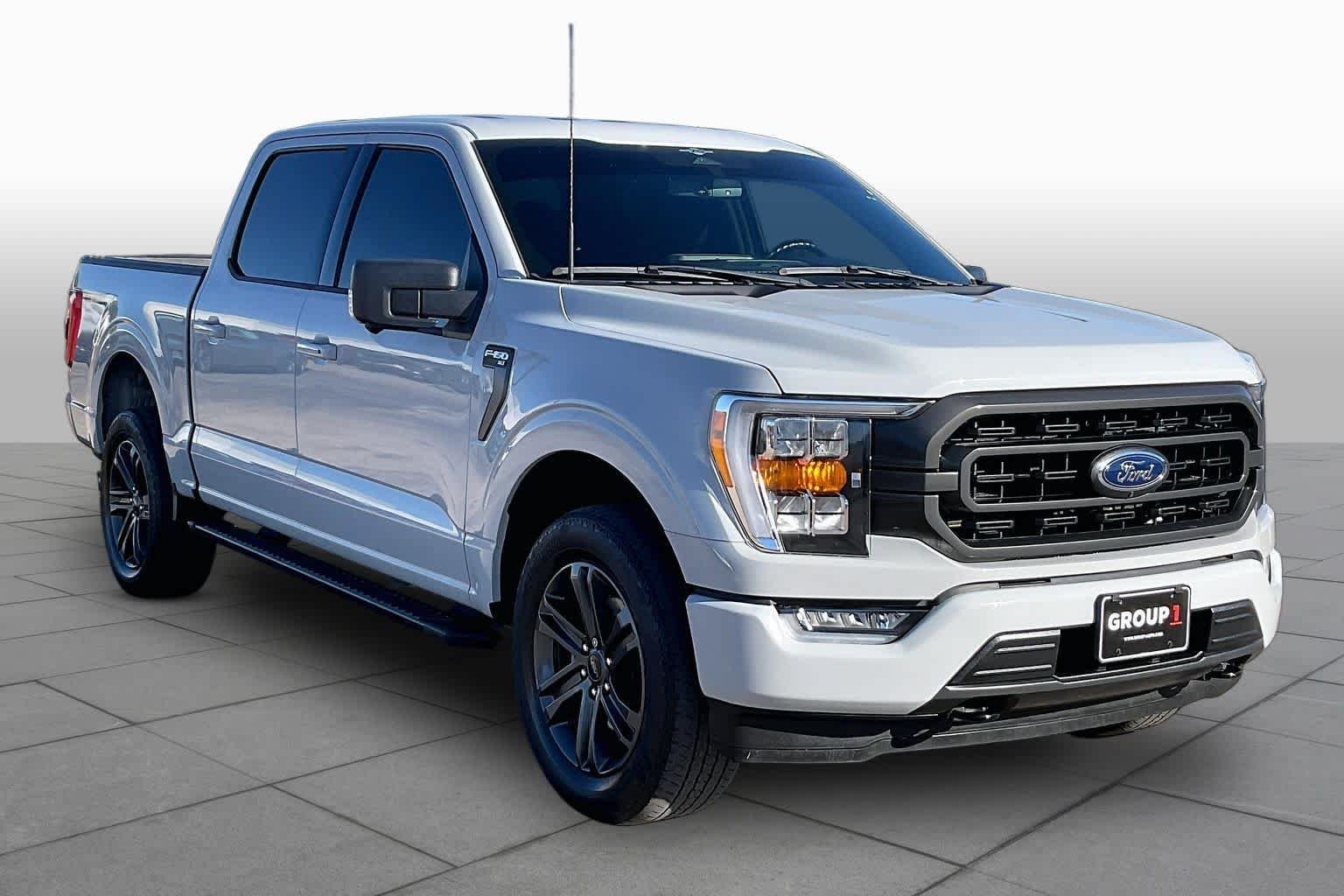 Used 2023 Avalanche Gray Ford XLT image 3