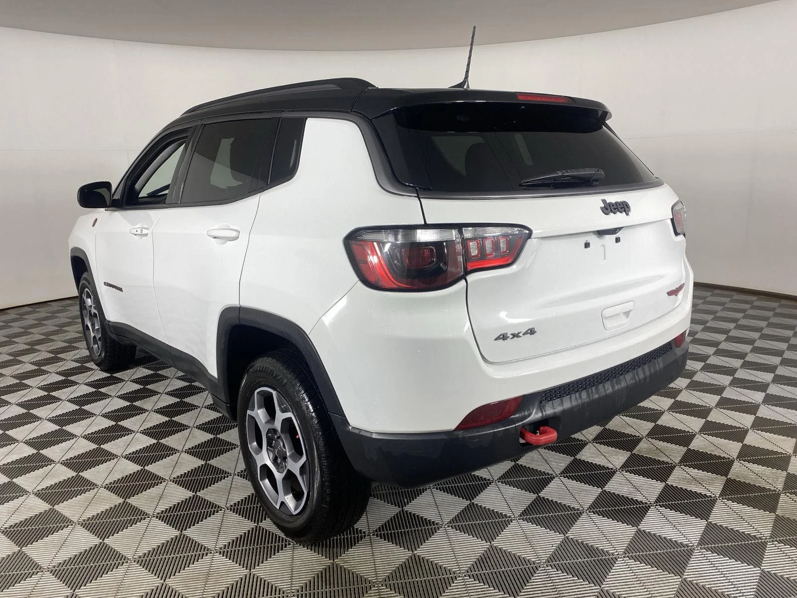 Used 2022 Bright White Clearcoat Jeep Trailhawk image 15