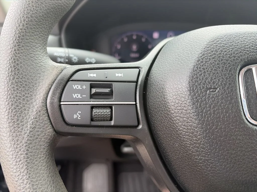 Used 2024  Honda EX image 19