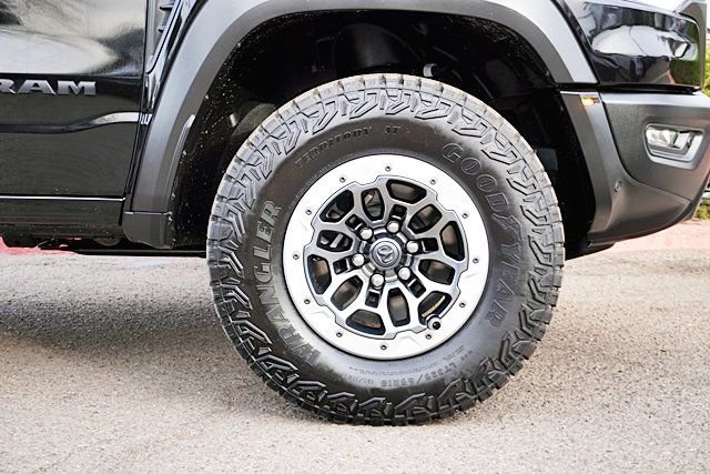 New 2026 Diamond Black Crystal Pearl-Coat Exterior Paint RAM RHO image 8