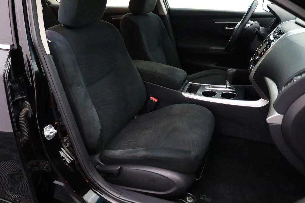 Used 2015 Black Nissan 2.5 S image 17