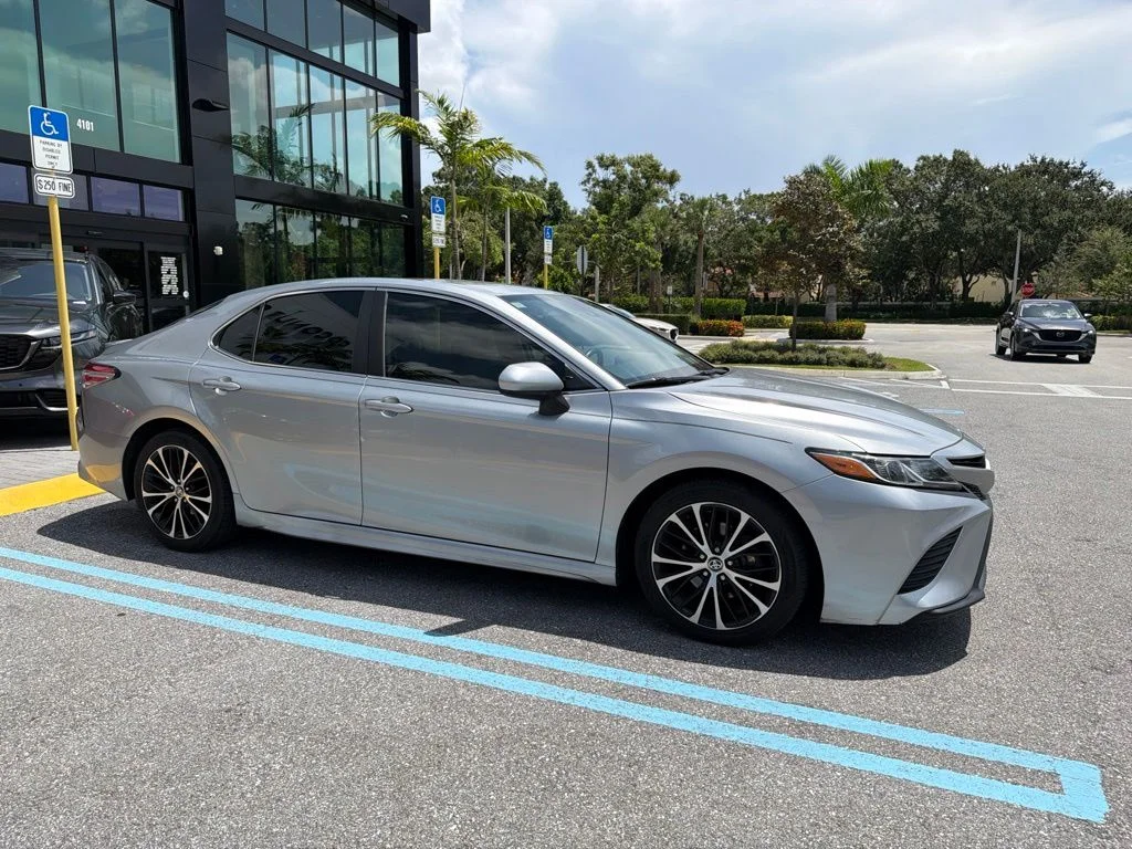 Used 2020 Celestial Silver Metallic Toyota SE image 4