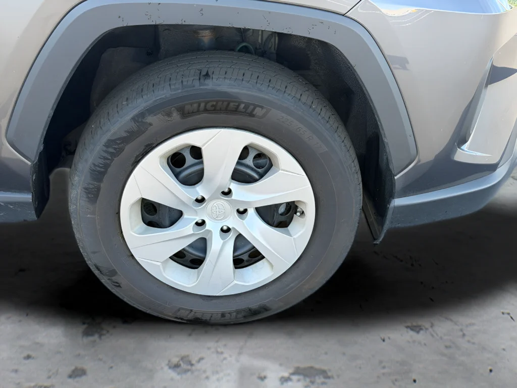 2024 Toyota RAV4 LE - Photo 38