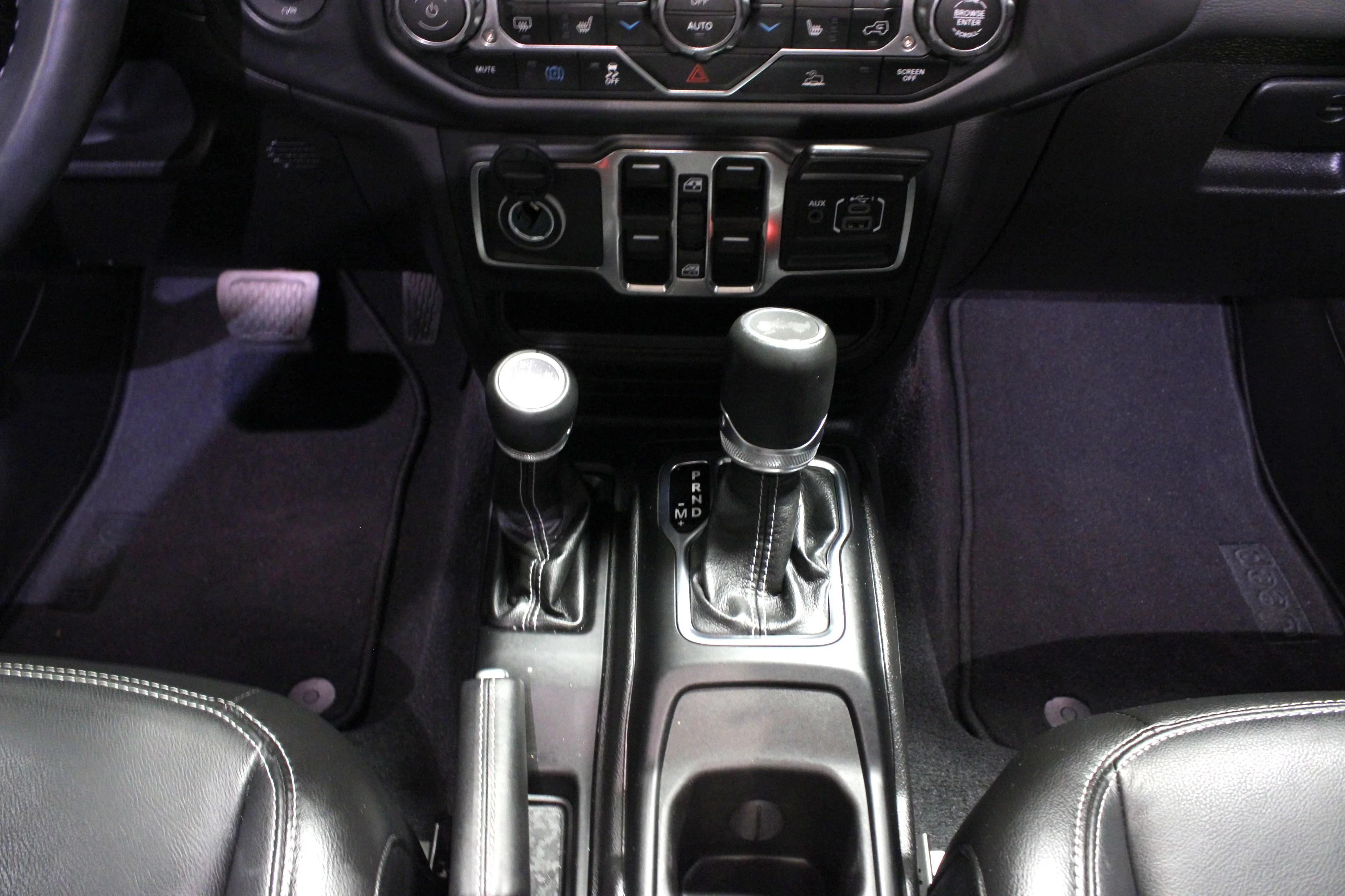Used 2023 Bright White Clearcoat Jeep Sahara image 21