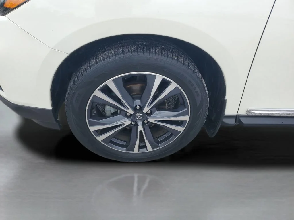 Used 2019 White Nissan Platinum image 27