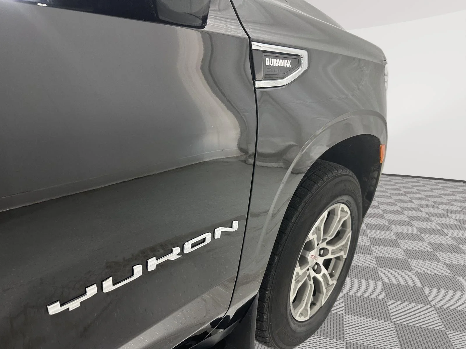 Used 2024 Onyx Black GMC SLE image 28