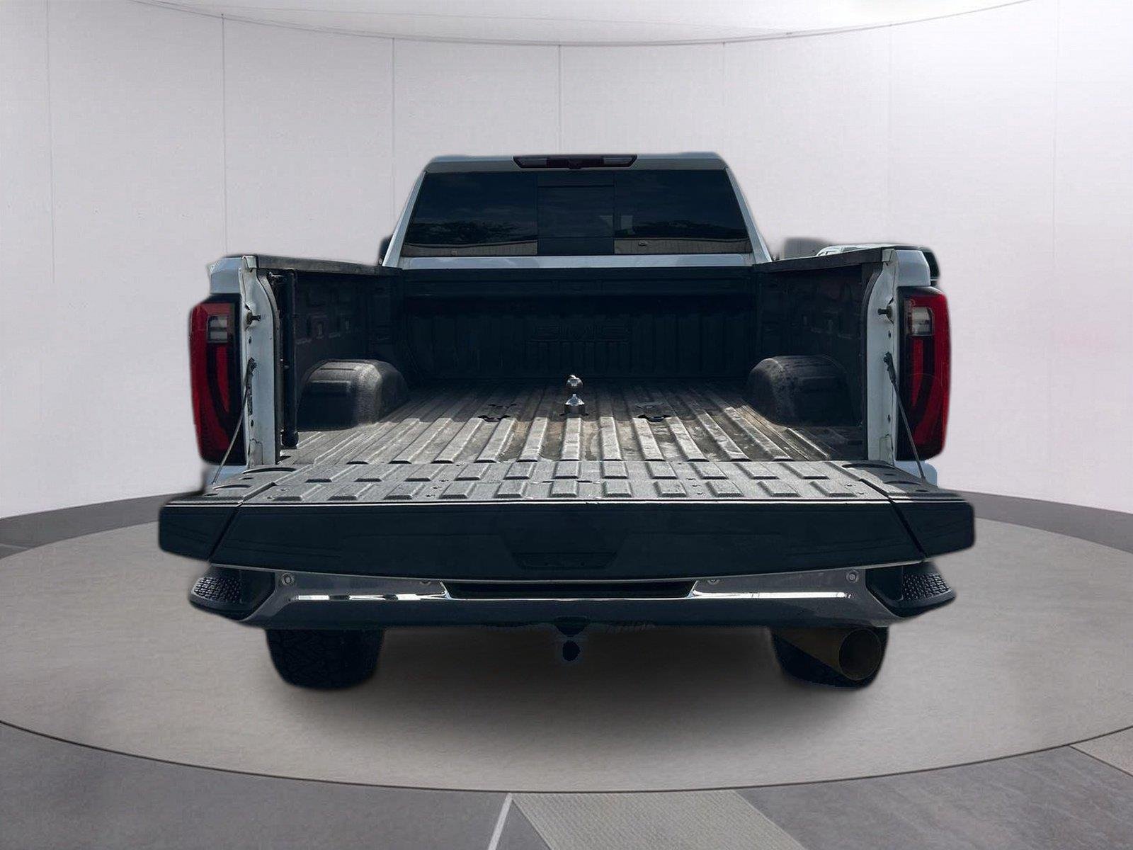 Used 2024 Summit White GMC SLT image 5