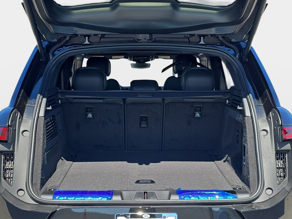 New 2026 Santorini Black Land Rover Dynamic SE image 12
