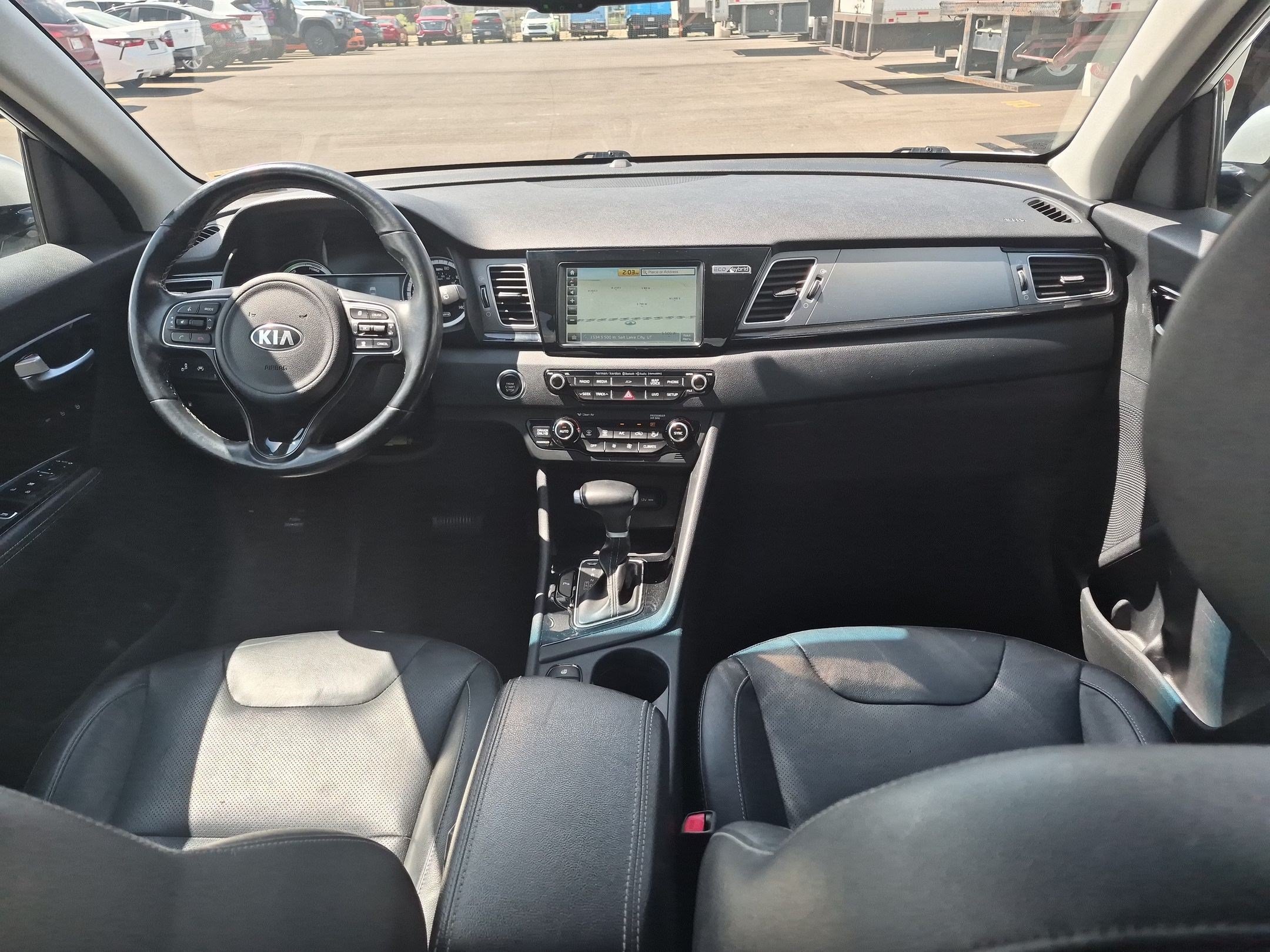 Used 2018 Silky Silver Kia Touring image 27