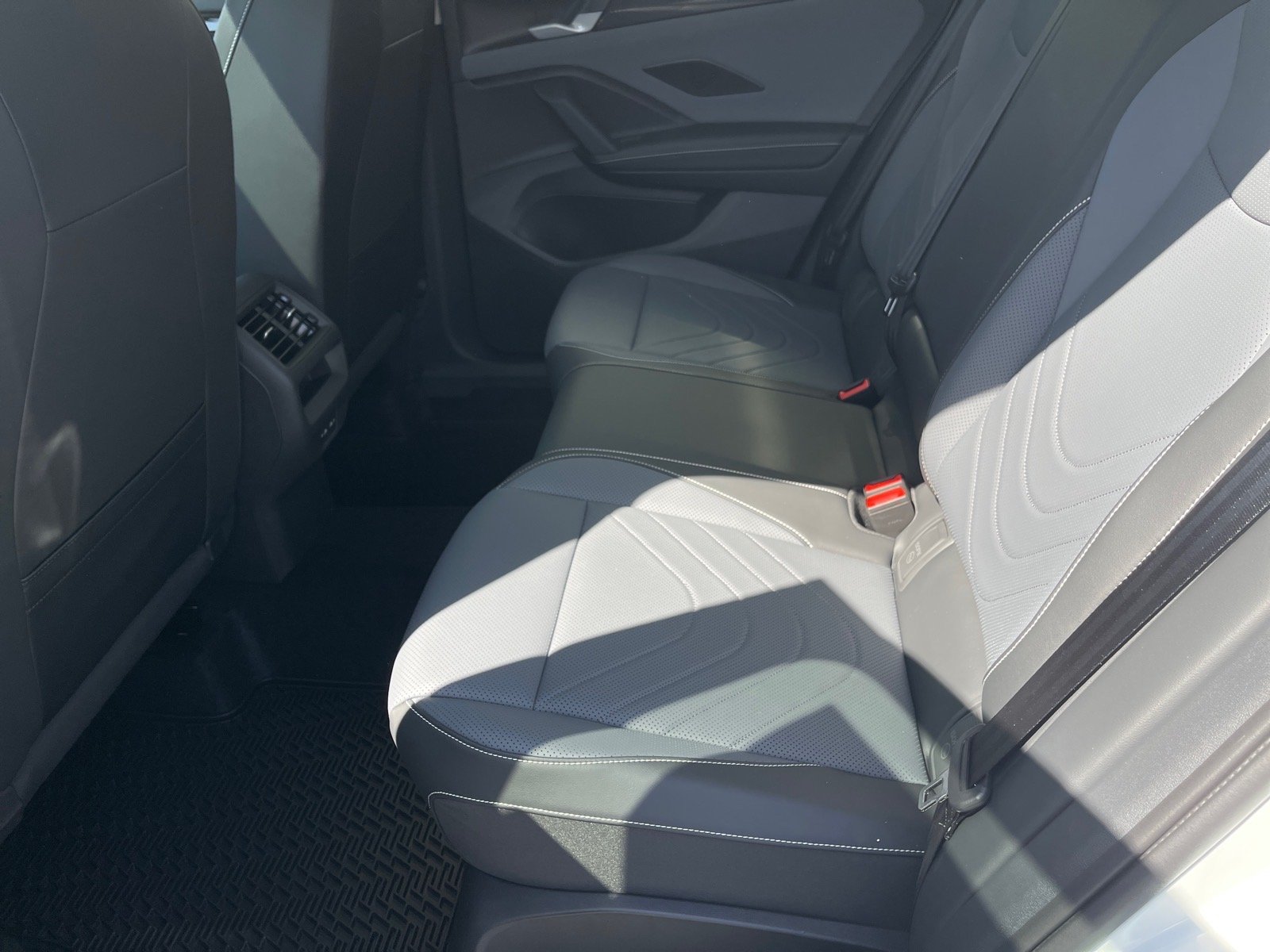 New 2026 Pure White 0q0q Volkswagen SE 4Motion image 12