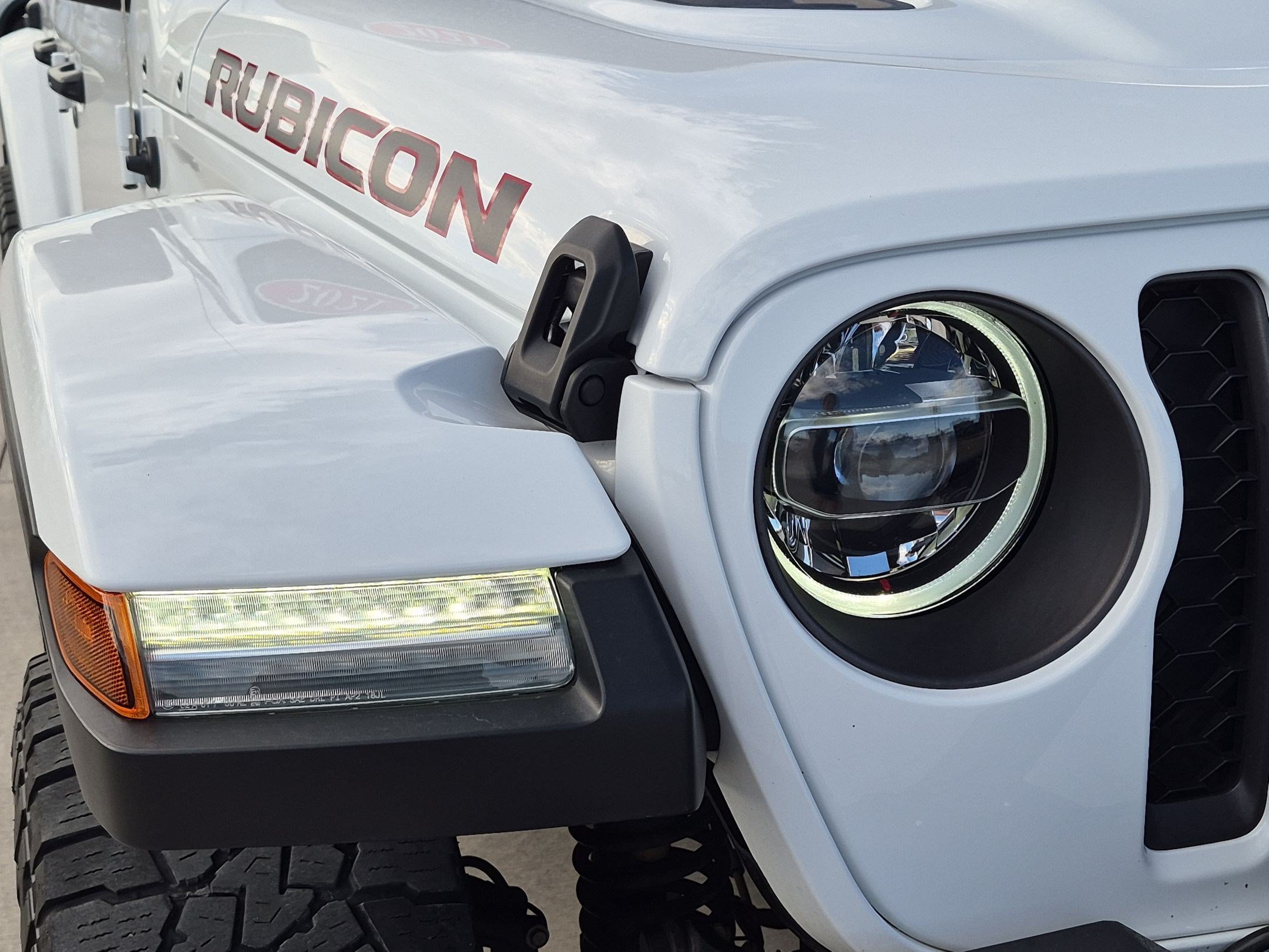 Certified Used 2021 Bright White Clearcoat Jeep Rubicon image 11