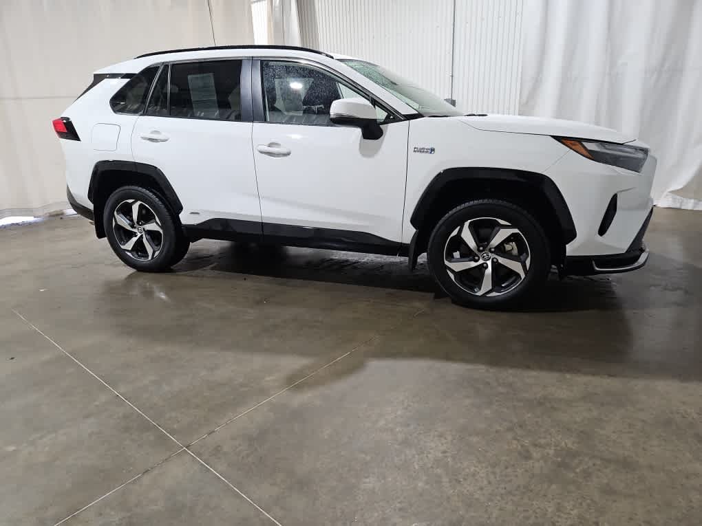 Used 2023 Ice Cap Toyota SE image 5