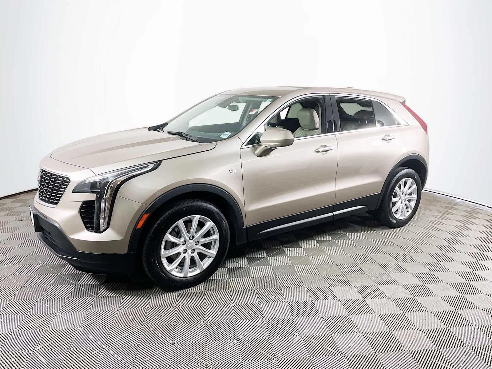 2023 Cadillac XT4 Luxury's photo