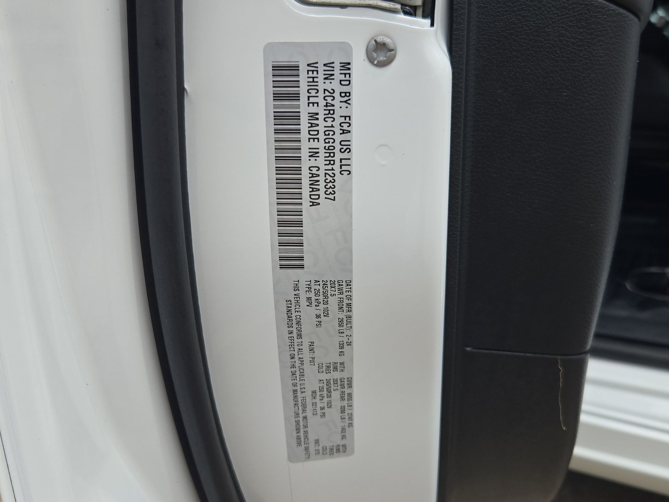 Used 2024 Bright White Clearcoat Chrysler Limited image 31