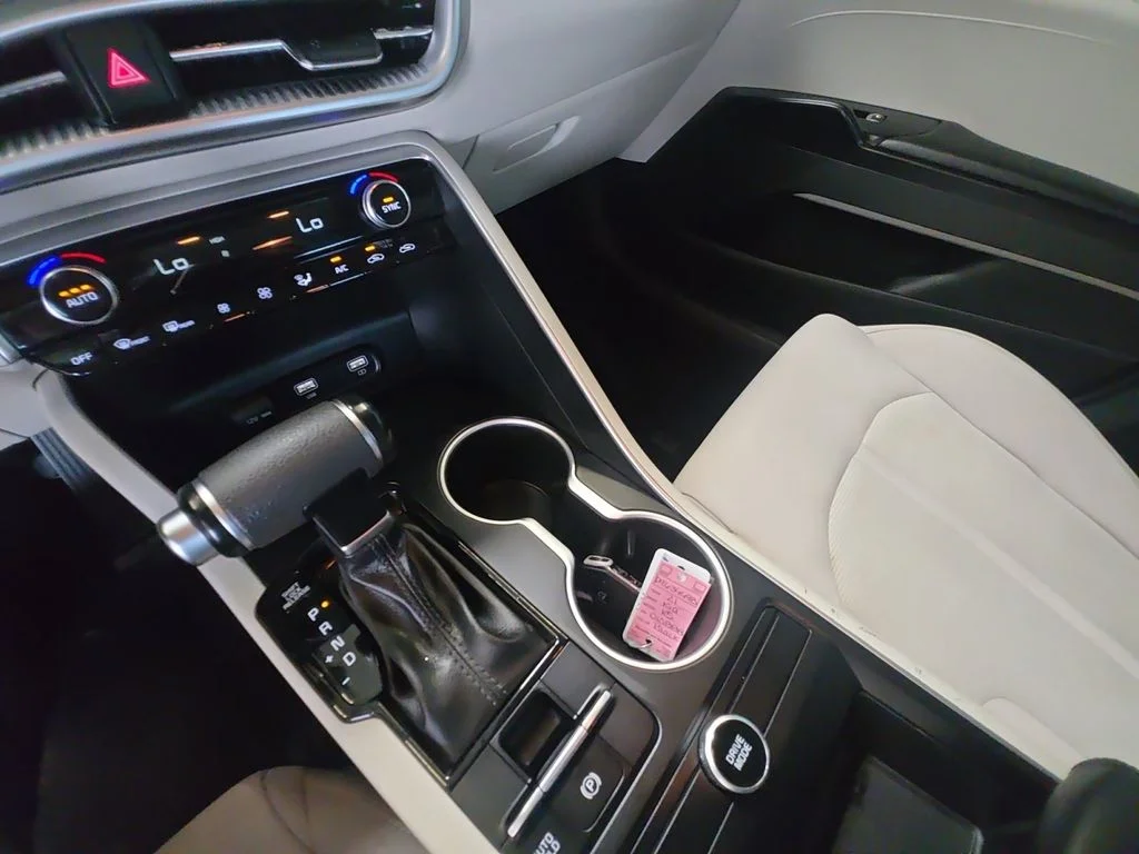 Used 2021 Black Kia LXS image 18