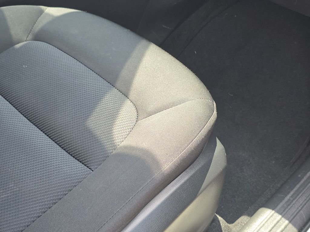 Used 2022 White Mazda 2.5 S image 29