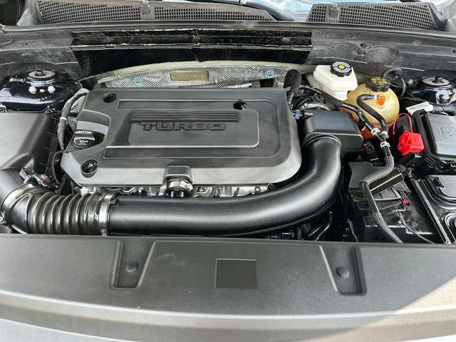 Used 2021 Blue Buick Essence image 10