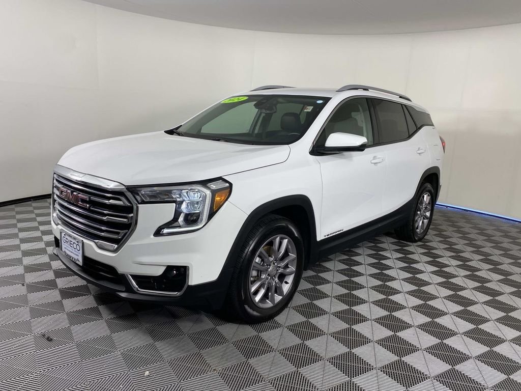 Used 2024 White GMC SLT image 4