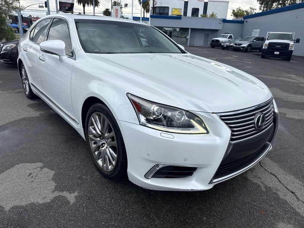 Used 2014 White Lexus 460 image 1
