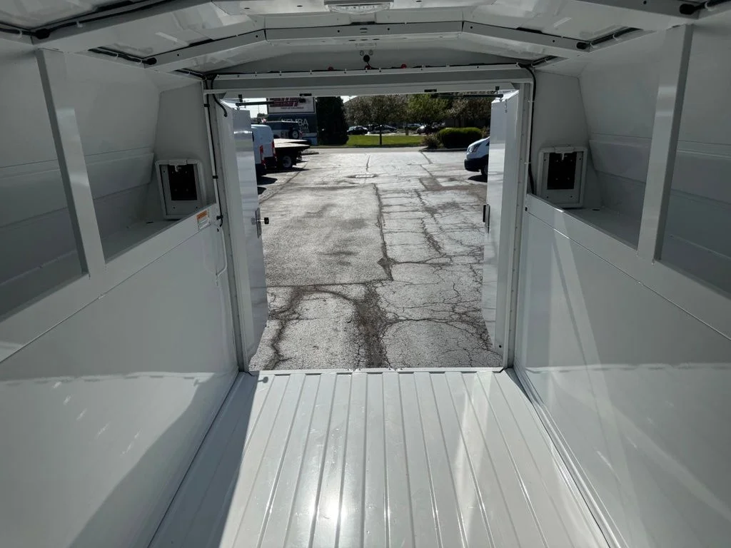 New 2026 Oxford White Ford E-350 SRW image 42