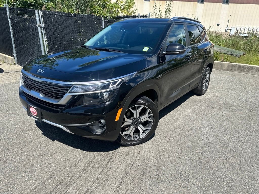 Used 2021 Black Kia EX image 1