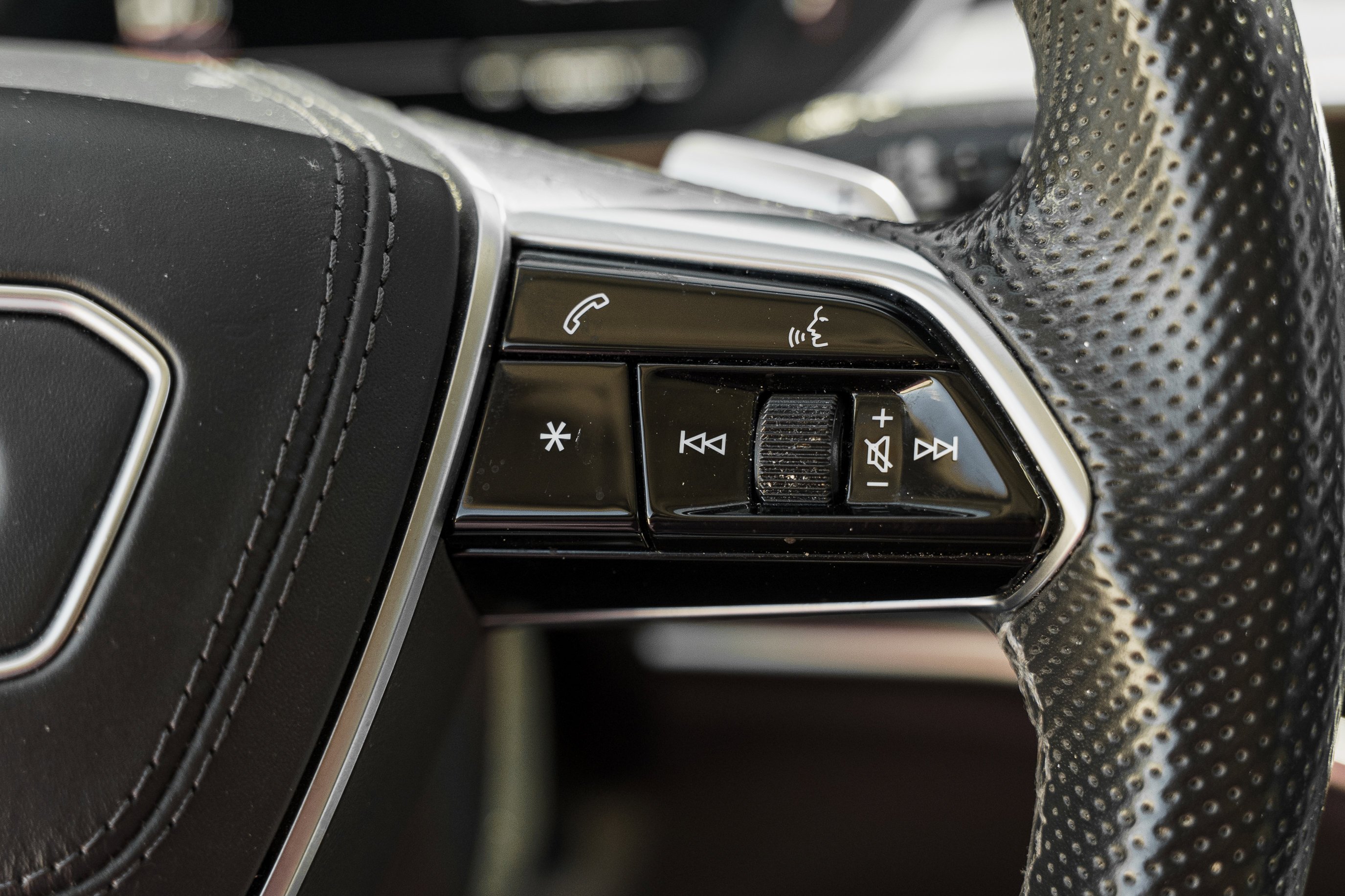 Used 2022 Daytona Gray Pearl Effect Audi  image 18