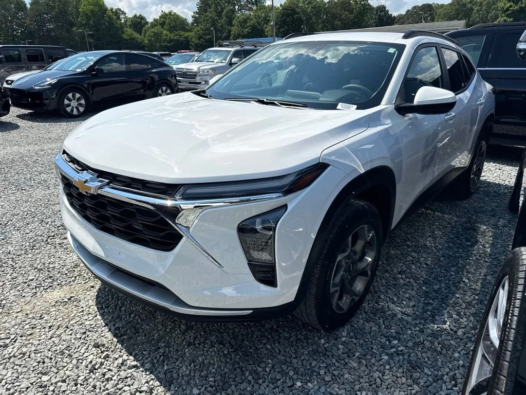Used 2025 White Chevrolet LT image 1